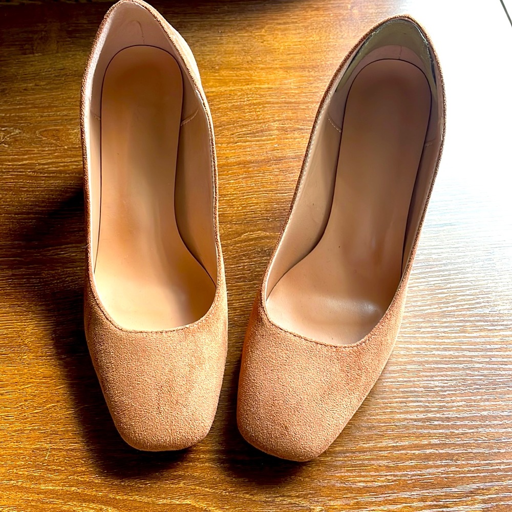 Tan suede pumps